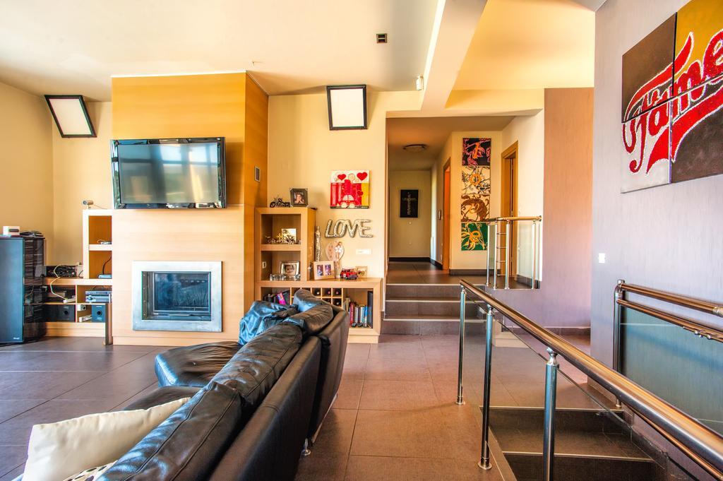 Villa Prigipessa Agia Marina Екстериор снимка